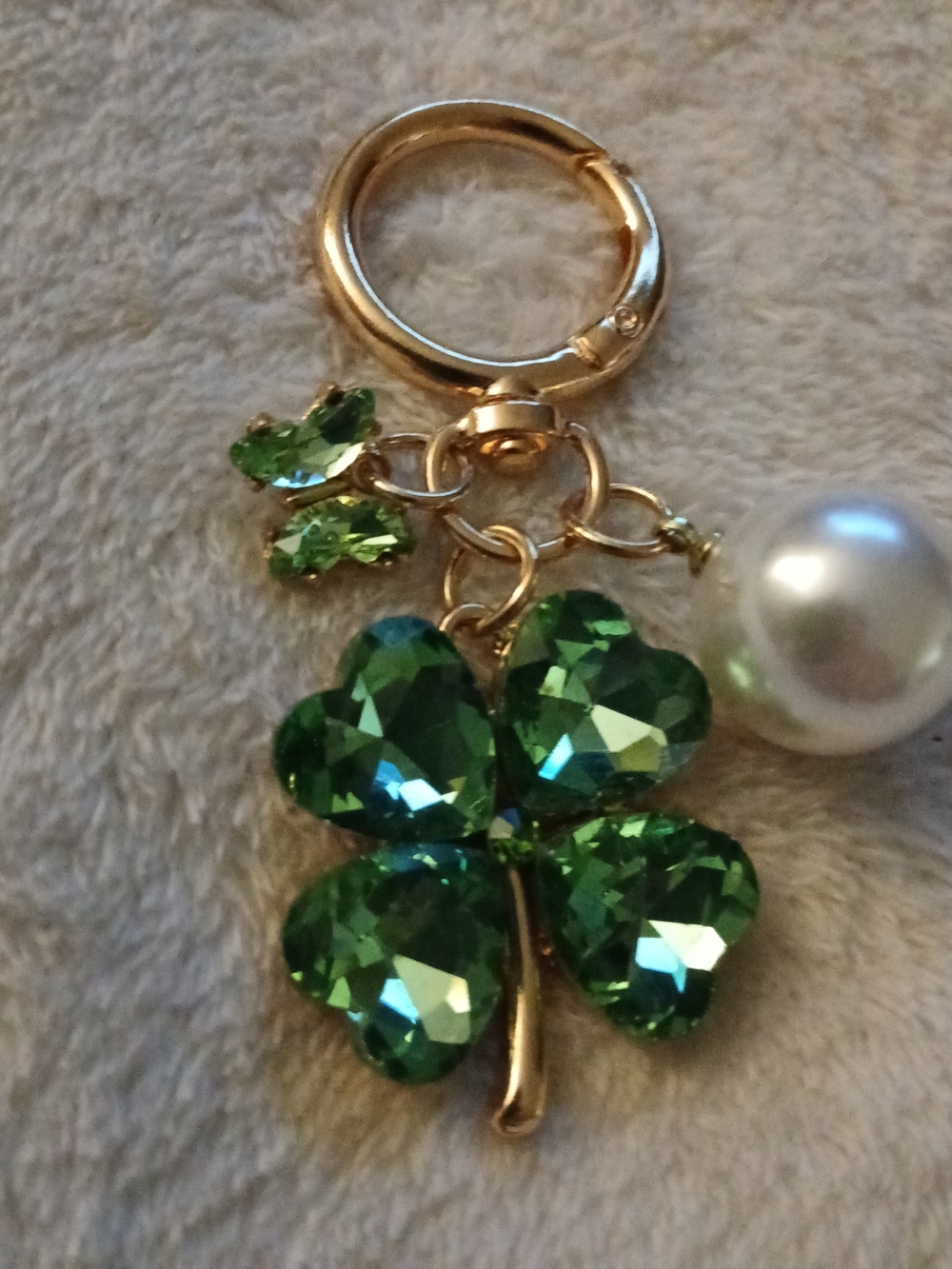 💚 Green Crystal Four Leaf Clover, Butterfly & Pearl Bag Charm / Keychain - Picture 2 of 3